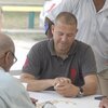 Jean Claude Pioche Maire jouant au domino avec les anciens